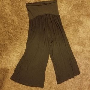 Maternity capris
